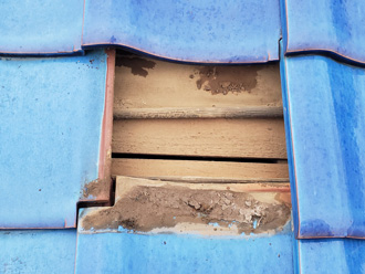 国立市富士見台で雨漏り原因調査から漆喰剥がれと防水紙破れを確認