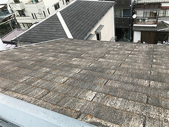塗膜の劣化したスレート屋根