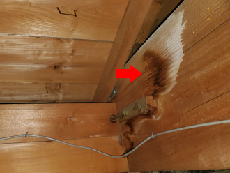 浦安市堀江で天井雨漏りによって化粧板剥離、原因は防水紙の劣化でした