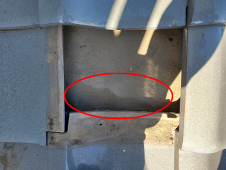 防水紙が経年劣化している