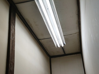 雨漏りは他の部屋にも拡大している