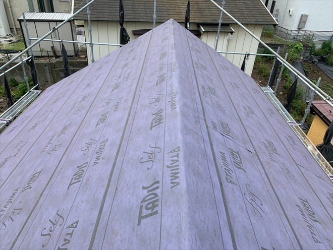 ルーフィング材の敷設が完了