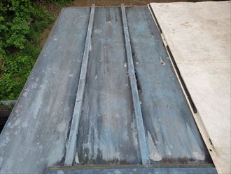 八千代市米本の会社事務所でトタン(瓦棒)屋根が飛散、雨漏り補修調査を実施