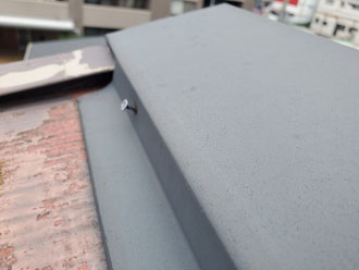 棟板金の釘浮き