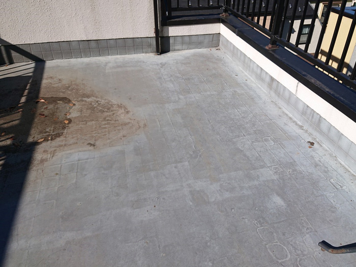 雨漏りしている陸屋根の調査