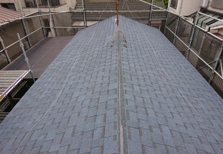 雪止め金具も、こちらのオークリッジスーパーでは8寸勾配以下であれば不要です！