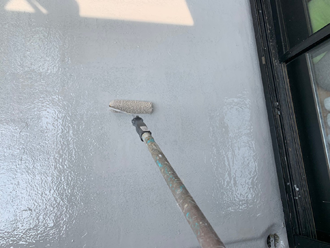 バルコニーの防水工事　トップコートで仕上げる