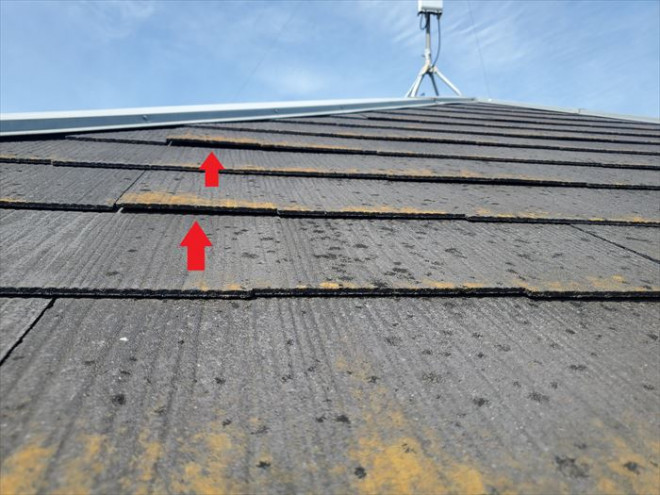 船橋市習志野台にて雨漏りを起こしてしまったスレート屋根材の浮きや反りをチェック