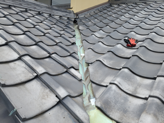 瓦屋根の谷板金