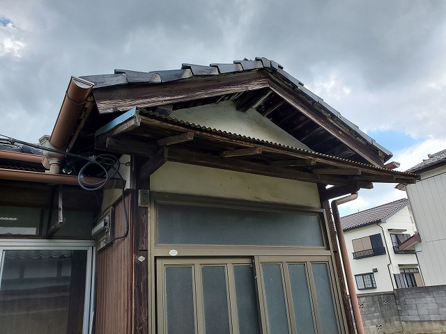 さいたま市岩槻区にある雨漏りしている古民家に現地調査にお伺いしました。