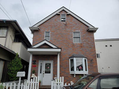 天井裏から雨音がし、雨漏りを心配されているさいたま市岩槻区のお宅に現地調査にお伺いしました。