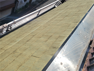 上部スレート屋根材