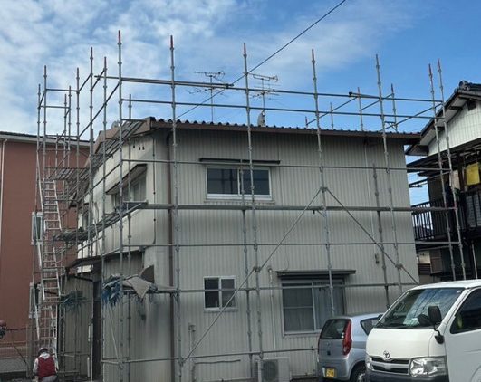 春日井の社員寮足場設置状況
