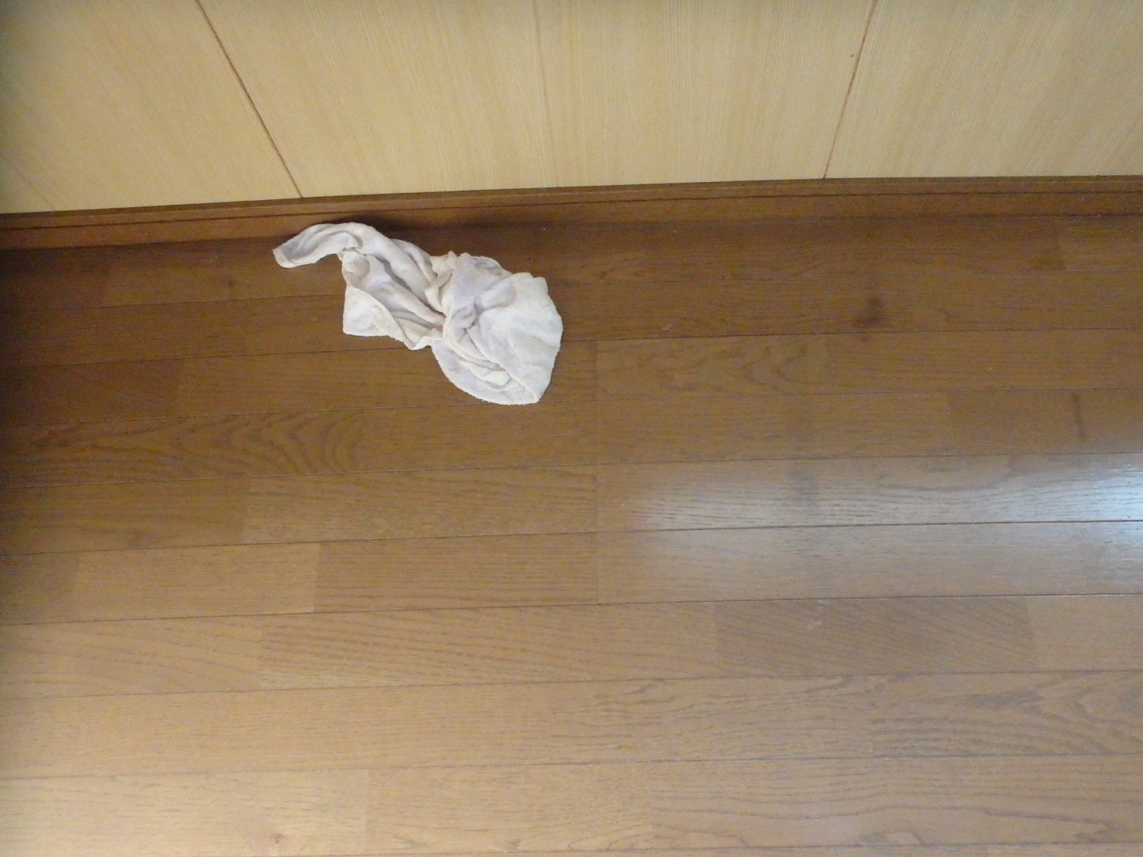 春日井市の社員寮の天井からの雨漏り状況２