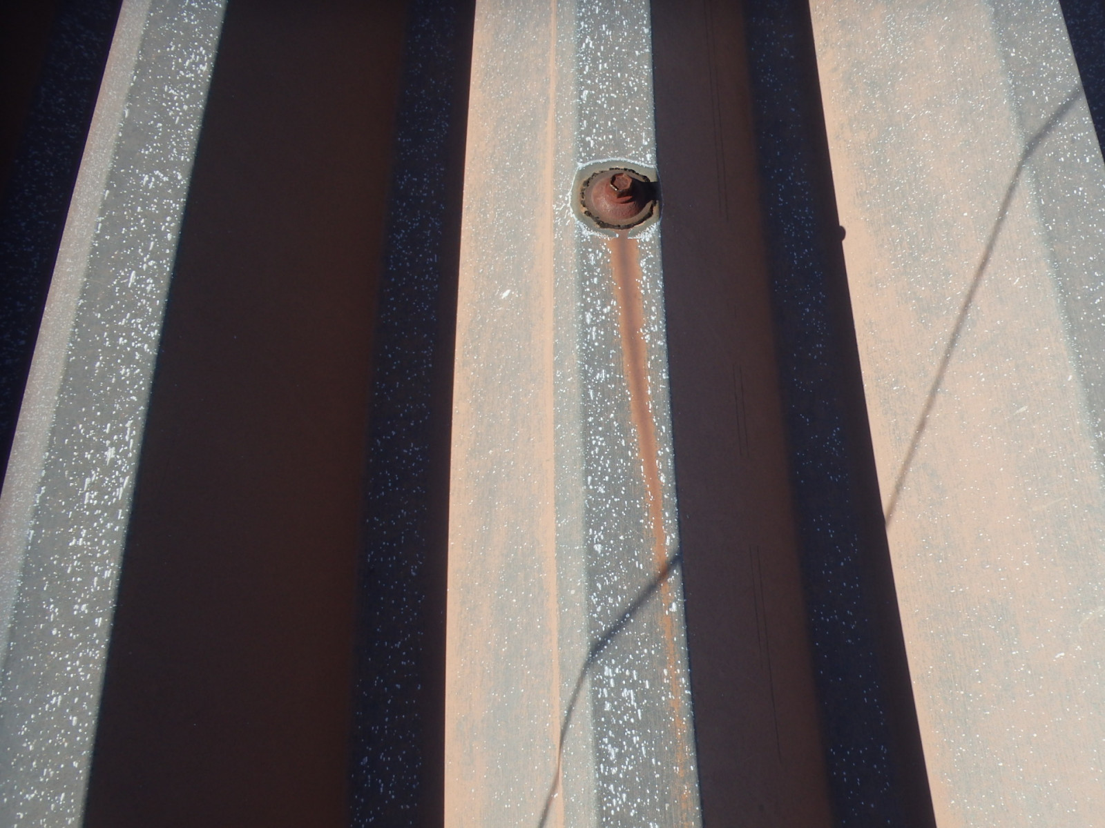 春日井市の社員寮、折板屋根の錆具合