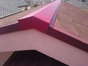 棟板金端の処理が完了