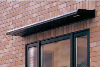 庇には窓や外壁に直接雨を当てないという役割がある