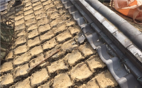 屋根の土葺きの様子