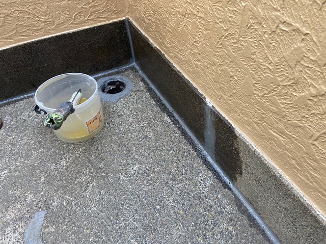 プライマー塗布している様子