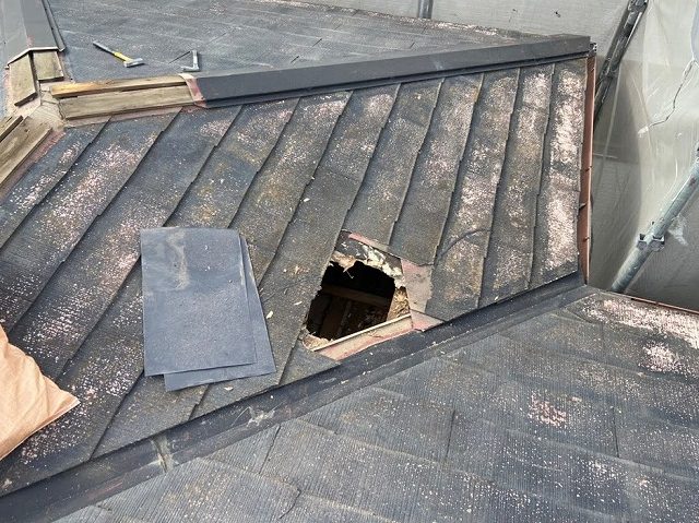 穴が開いた屋根