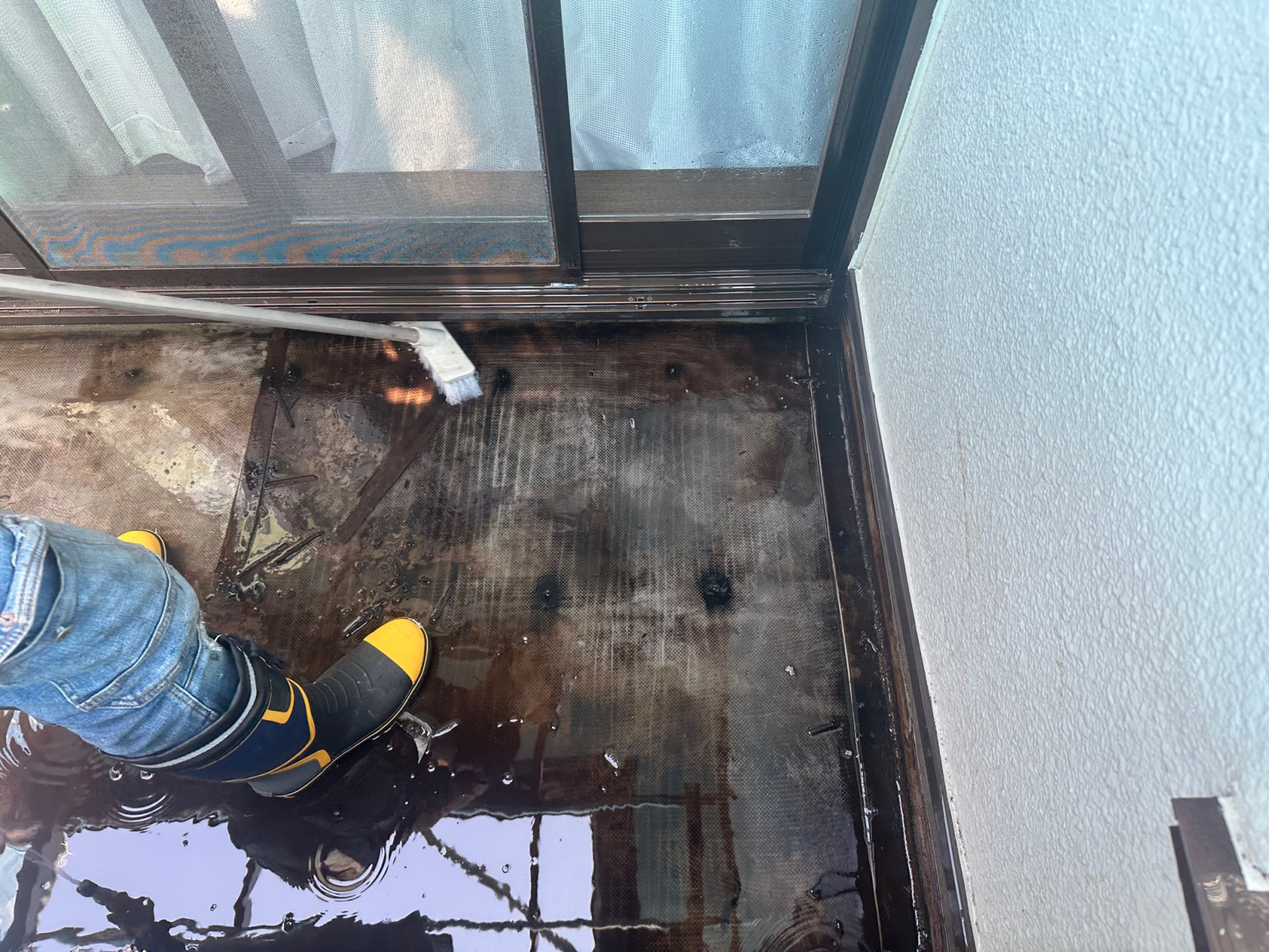 守山区でベランダ水洗い