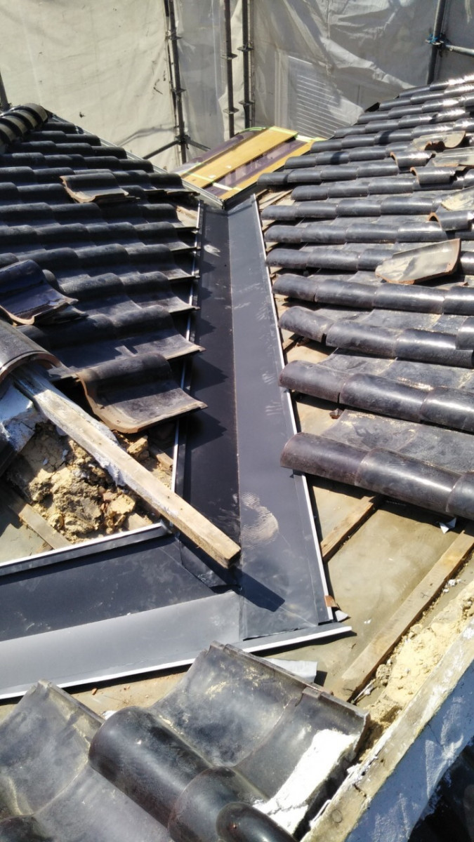 守山区で谷板金の取付