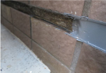 モルタルの目地や下地の劣化 モルタルの目地や下地の劣化