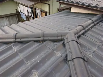 かわらU　棟の下地が腐食していました