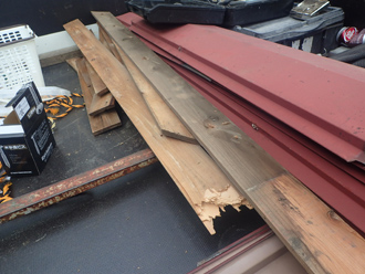 棟板金交換工事ででた廃材