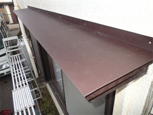 庇板金カバー工事が竣工
