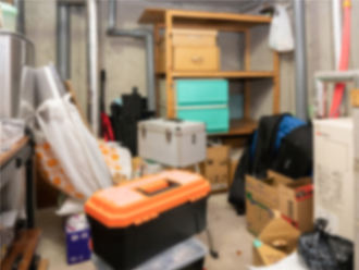 物置に荷物が詰まっている様子