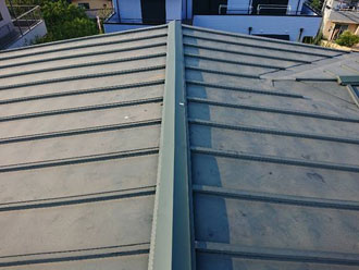 棟が歪んでいます