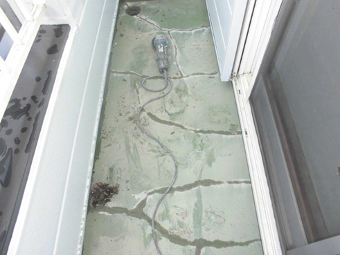 裾野市 ベランダのひび割れが目立ち雨漏りする前にウレタン防水工事