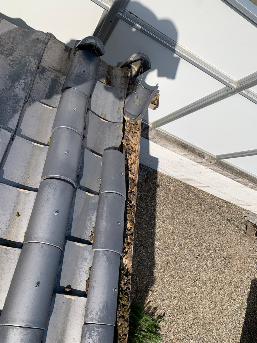 守山区で袖瓦が落下してしまっている箇所