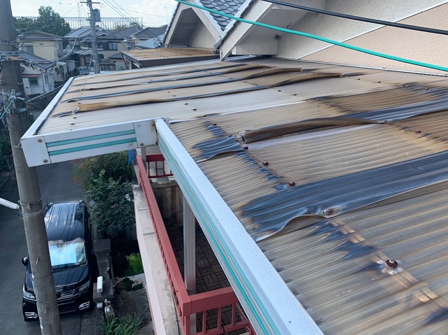 波板張替え前　近景