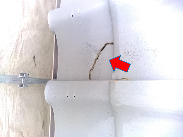 三島市瓦屋根ひび割れ