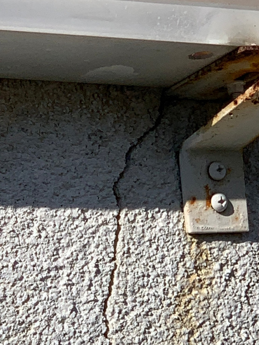 守山区の外壁クラック