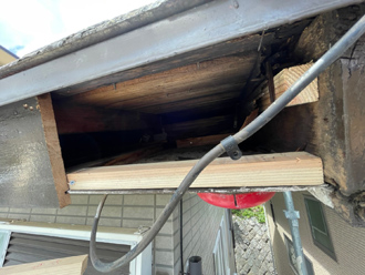 補修する部分の鼻隠しを撤去