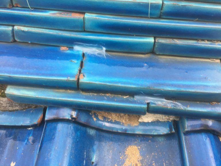 棟瓦の剥がれには漆喰の剥がれを伴う