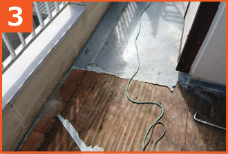 防水層を剥がす