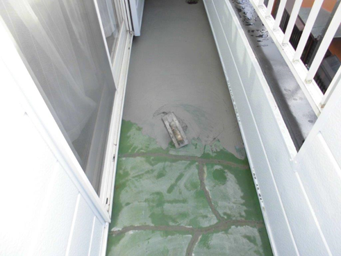 裾野市ベランダ防水下塗り