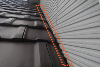 屋根やバルコニーなどの取り合い部分の隙間 屋根やバルコニーなどの取り合い部分の隙間