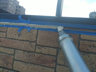 目地コーキング打ち替え　笠木のコーキング注入