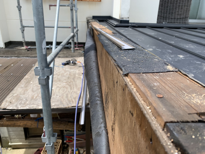 春日井市の笠木からの雨漏り