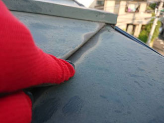 雨水が黒く滞留