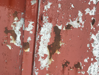 瓦棒屋根が錆びています