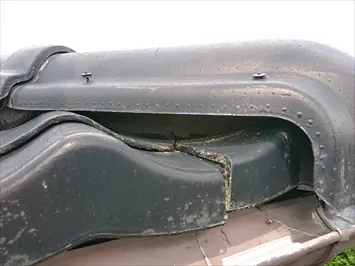 棟瓦がズレてしまっているようです