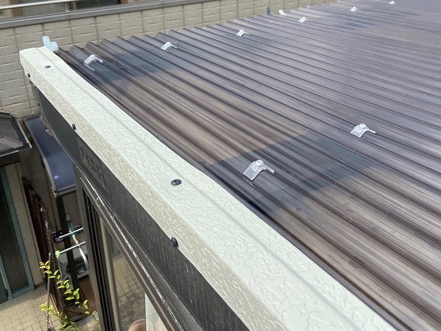 さいたま市岩槻にてサンルーム屋根の端部ケラバ包み