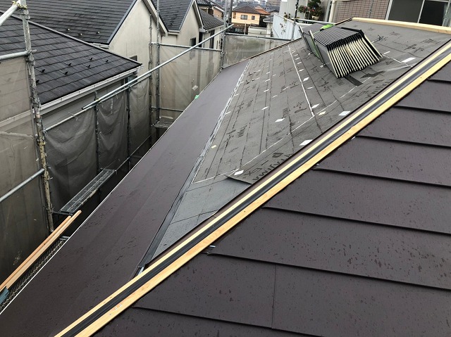 貫板が設置された屋根