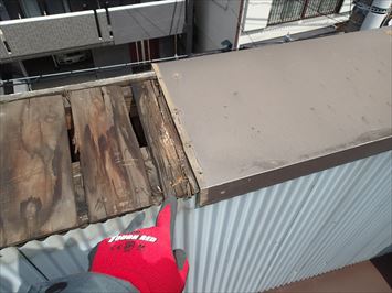 笠木の下地木材が腐食